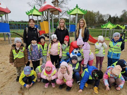 Grafika #53: 08.04.2024 Zabawy w Smerfowej Wiosce