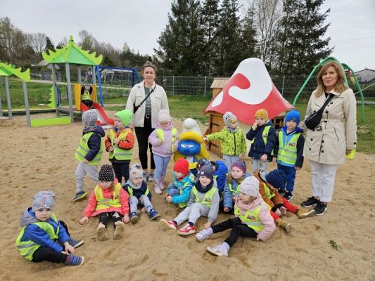 Grafika #54: 08.04.2024 Zabawy w Smerfowej Wiosce