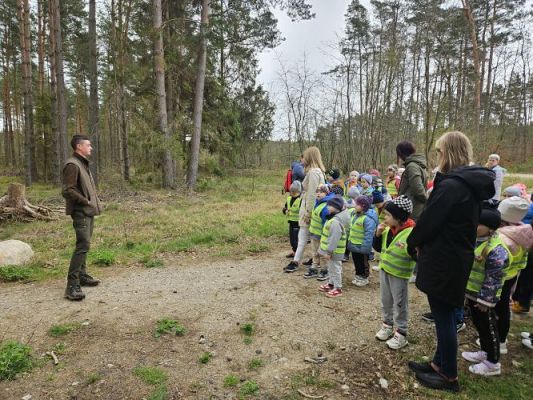 Grafika #3: 08.04.2024 Wycieczka do lasu - spotkanie z leśnikiem