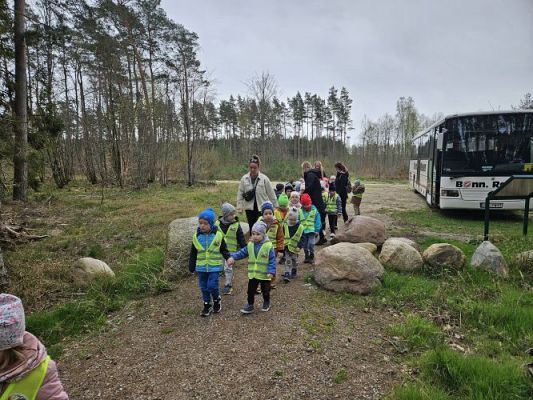 Grafika #7: 08.04.2024 Wycieczka do lasu - spotkanie z leśnikiem