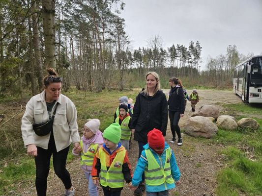 Grafika #8: 08.04.2024 Wycieczka do lasu - spotkanie z leśnikiem
