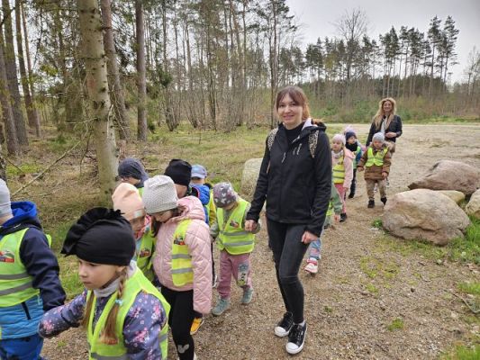 Grafika #9: 08.04.2024 Wycieczka do lasu - spotkanie z leśnikiem