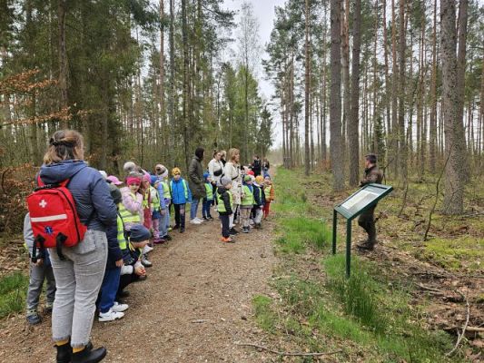 Grafika #10: 08.04.2024 Wycieczka do lasu - spotkanie z leśnikiem