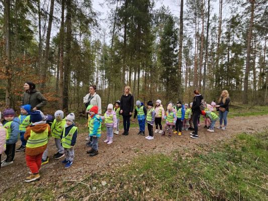 Grafika #15: 08.04.2024 Wycieczka do lasu - spotkanie z leśnikiem