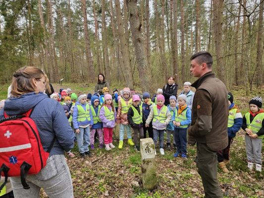 Grafika #35: 08.04.2024 Wycieczka do lasu - spotkanie z leśnikiem