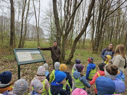 Grafika #48: 08.04.2024 Wycieczka do lasu - spotkanie z leśnikiem