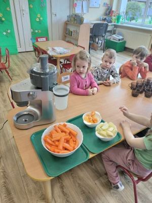 Grafika #4: 05.04.2024 Dzień Marchewki gr 1