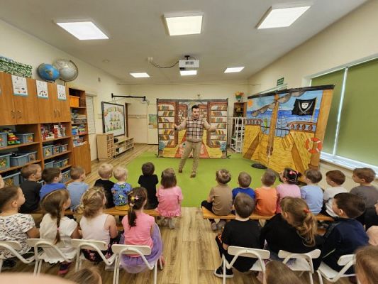 Grafika #4: 27.03.2024 Przedstawienie teatralne pt. "Pipi Langstrumpf"