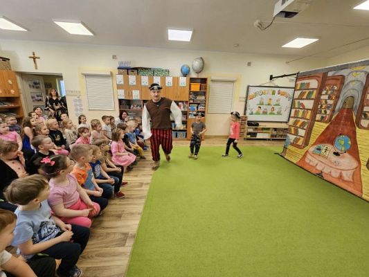 Grafika #11: 27.03.2024 Przedstawienie teatralne pt. "Pipi Langstrumpf"