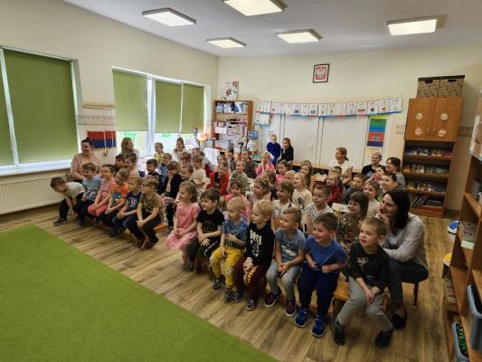 Grafika #15: 27.03.2024 Przedstawienie teatralne pt. "Pipi Langstrumpf"