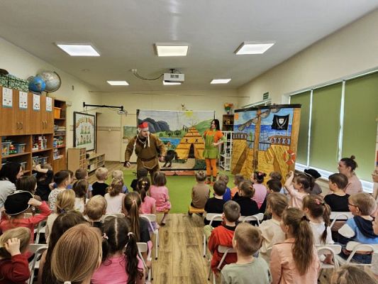 Grafika #21: 27.03.2024 Przedstawienie teatralne pt. "Pipi Langstrumpf"