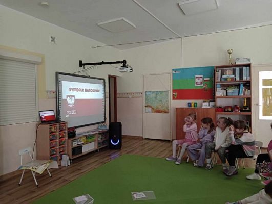 Grafika #0: 29.04.2024 Zajęcia edukacyjne Święta Majowe gr3