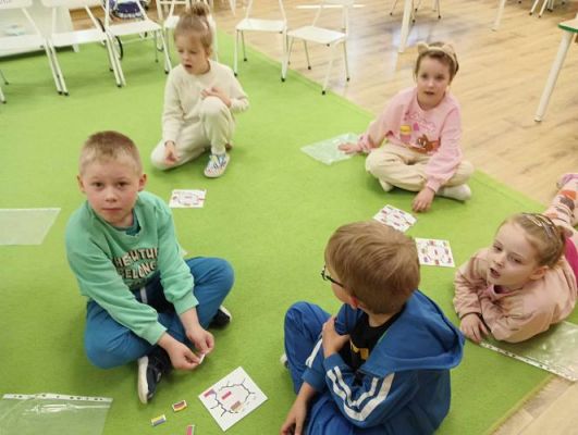 Grafika #7: 29.04.2024 Zajęcia edukacyjne Święta Majowe gr3