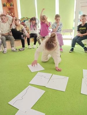 Grafika #9: 29.04.2024 Zajęcia edukacyjne Święta Majowe gr3