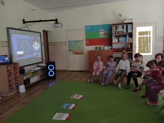 Grafika #13: 29.04.2024 Zajęcia edukacyjne Święta Majowe gr3