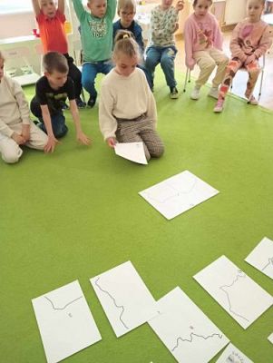 Grafika #14: 29.04.2024 Zajęcia edukacyjne Święta Majowe gr3