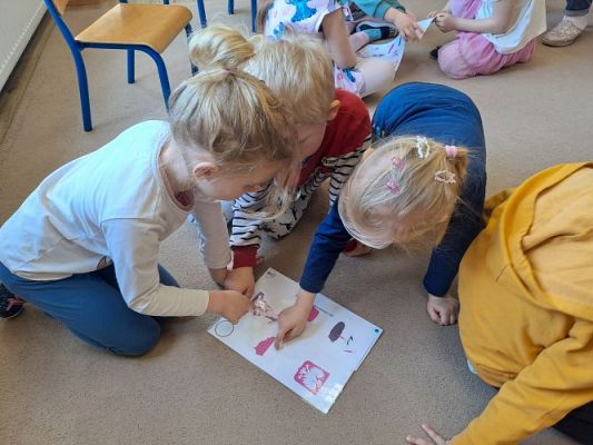 Grafika #13: 29.04.2024 Zajęcia edukacyjne Święta Majowe gr2