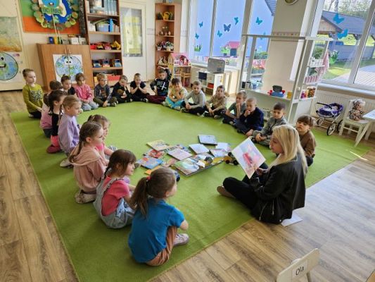 Grafika #1: 24.04.2024 Dzień Książki - spotkanie edukacyjno-czytelnicze z Panią Alicją Kisielewską