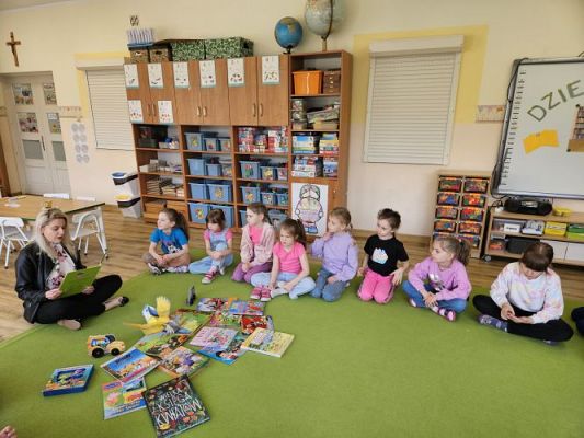 Grafika #2: 24.04.2024 Dzień Książki - spotkanie edukacyjno-czytelnicze z Panią Alicją Kisielewską