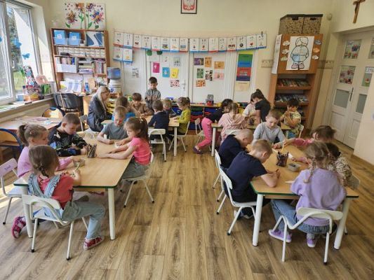 Grafika #18: 24.04.2024 Dzień Książki - spotkanie edukacyjno-czytelnicze z Panią Alicją Kisielewską