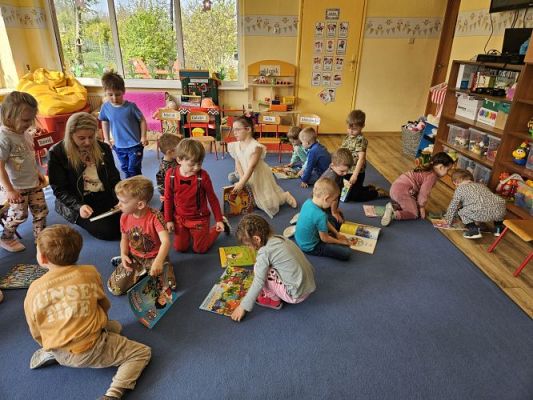Grafika #42: 24.04.2024 Dzień Książki - spotkanie edukacyjno-czytelnicze z Panią Alicją Kisielewską