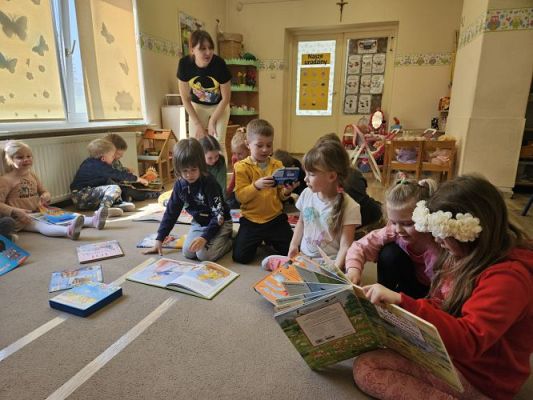 Grafika #78: 24.04.2024 Dzień Książki - spotkanie edukacyjno-czytelnicze z Panią Alicją Kisielewską