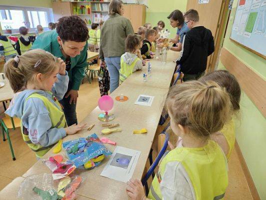 Grafika #13: 19.04.2024 Dzień Ziemi i Dzień Odnawialnych źródeł energii w Szkole Podstawowej w Wicku - cz.II