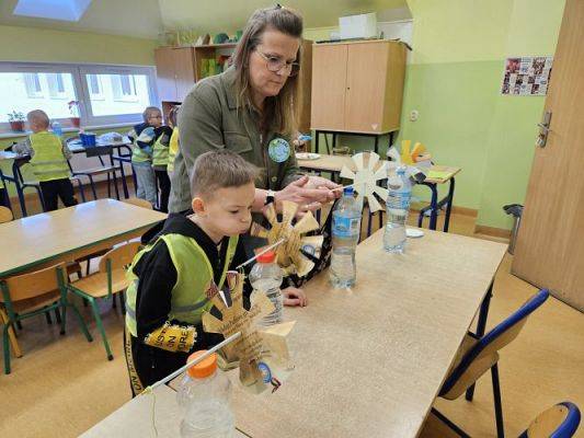 Grafika #15: 19.04.2024 Dzień Ziemi i Dzień Odnawialnych źródeł energii w Szkole Podstawowej w Wicku - cz.II