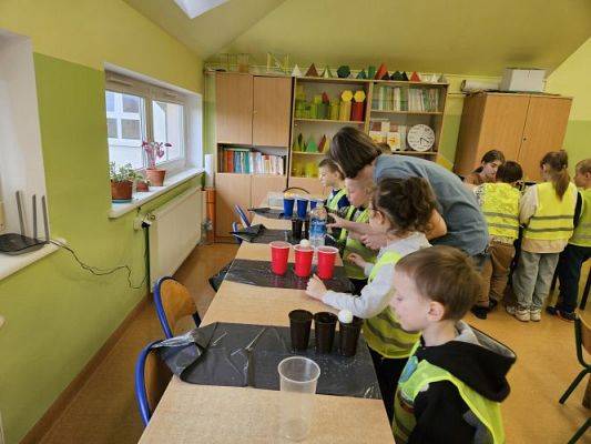 Grafika #17: 19.04.2024 Dzień Ziemi i Dzień Odnawialnych źródeł energii w Szkole Podstawowej w Wicku - cz.II