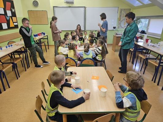 Grafika #23: 19.04.2024 Dzień Ziemi i Dzień Odnawialnych źródeł energii w Szkole Podstawowej w Wicku - cz.II