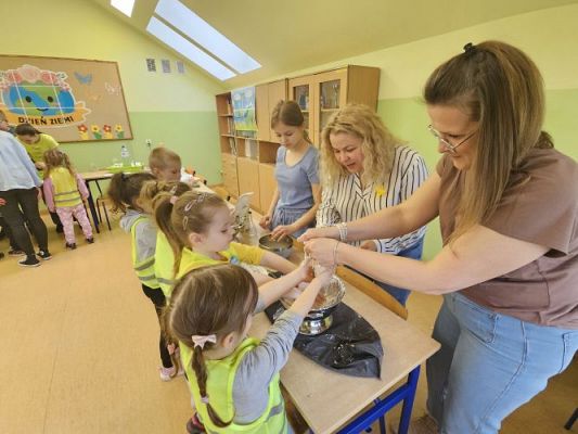 Grafika #67: 19.04.2024 Dzień Ziemi i Dzień Odnawialnych źródeł energii w Szkole Podstawowej w Wicku - cz.II