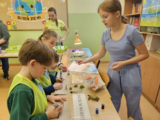 Grafika #76: 19.04.2024 Dzień Ziemi i Dzień Odnawialnych źródeł energii w Szkole Podstawowej w Wicku - cz.II