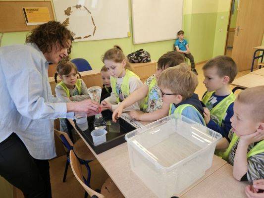 Grafika #81: 19.04.2024 Dzień Ziemi i Dzień Odnawialnych źródeł energii w Szkole Podstawowej w Wicku - cz.II