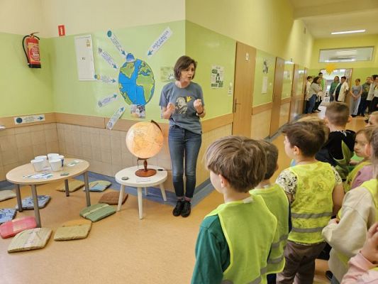 Grafika #5: 19.04.2024 Dzień Ziemi i Dzień Odnawialnych źródeł energii w Szkole Podstawowej w Wicku - cz.I