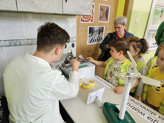 Grafika #10: 19.04.2024 Dzień Ziemi i Dzień Odnawialnych źródeł energii w Szkole Podstawowej w Wicku - cz.I