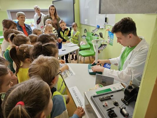 Grafika #15: 19.04.2024 Dzień Ziemi i Dzień Odnawialnych źródeł energii w Szkole Podstawowej w Wicku - cz.I