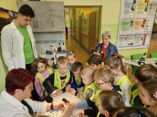 Grafika #21: 19.04.2024 Dzień Ziemi i Dzień Odnawialnych źródeł energii w Szkole Podstawowej w Wicku - cz.I