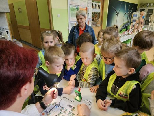 Grafika #22: 19.04.2024 Dzień Ziemi i Dzień Odnawialnych źródeł energii w Szkole Podstawowej w Wicku - cz.I