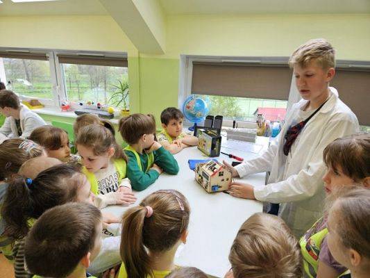 Grafika #25: 19.04.2024 Dzień Ziemi i Dzień Odnawialnych źródeł energii w Szkole Podstawowej w Wicku - cz.I