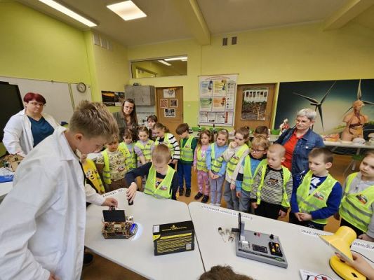 Grafika #31: 19.04.2024 Dzień Ziemi i Dzień Odnawialnych źródeł energii w Szkole Podstawowej w Wicku - cz.I