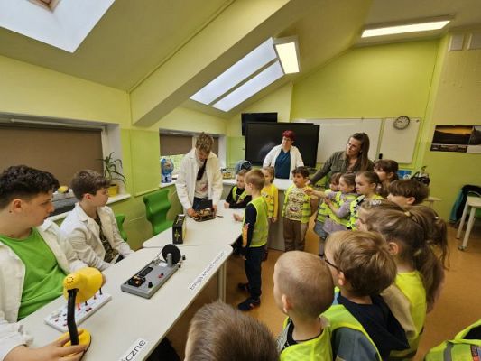 Grafika #32: 19.04.2024 Dzień Ziemi i Dzień Odnawialnych źródeł energii w Szkole Podstawowej w Wicku - cz.I