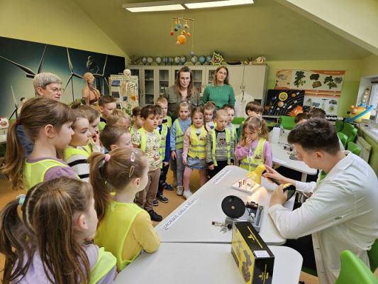 Grafika #39: 19.04.2024 Dzień Ziemi i Dzień Odnawialnych źródeł energii w Szkole Podstawowej w Wicku - cz.I