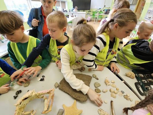 Grafika #64: 19.04.2024 Dzień Ziemi i Dzień Odnawialnych źródeł energii w Szkole Podstawowej w Wicku - cz.I