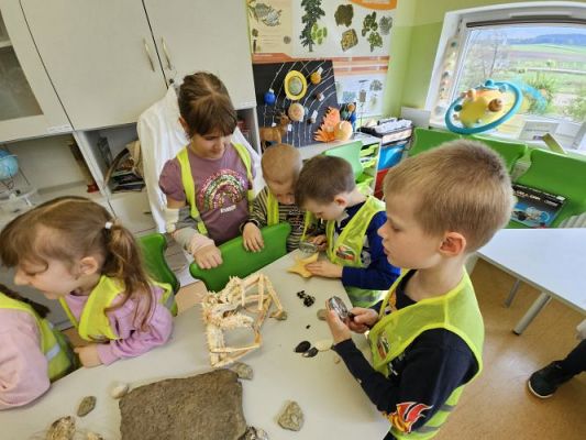 Grafika #66: 19.04.2024 Dzień Ziemi i Dzień Odnawialnych źródeł energii w Szkole Podstawowej w Wicku - cz.I