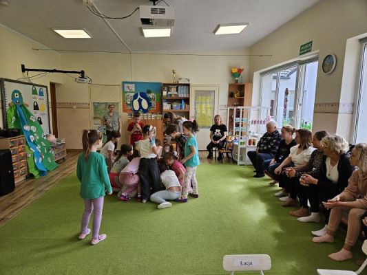 Grafika #10: 18.04.2024 Zajęcia otwarte dla rodziców w gr III