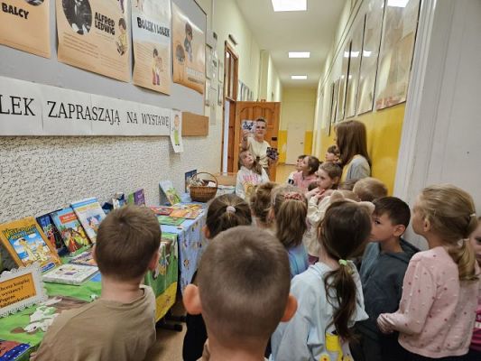 Grafika #8: 10.05.2024 Spotkanie w Bibliotece szkolnej w Wicku - Wystawa o Bolku i Lolku gr III