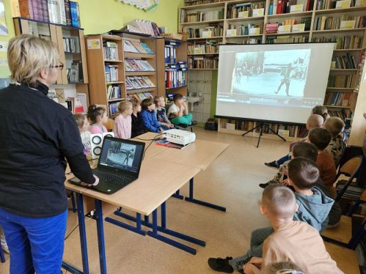 Grafika #27: 10.05.2024 Spotkanie w Bibliotece szkolnej w Wicku - Wystawa o Bolku i Lolku gr III