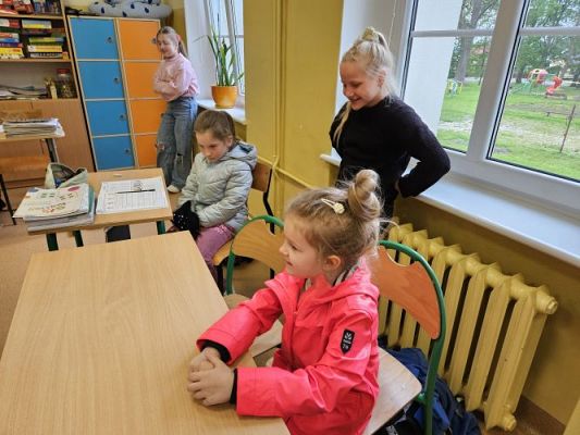 Grafika #53: 10.05.2024 Spotkanie w Bibliotece szkolnej w Wicku - Wystawa o Bolku i Lolku gr III