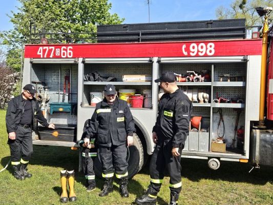 Grafika #10: 30.04.2024 Spotkanie ze strażakami z OSP Wrzeście