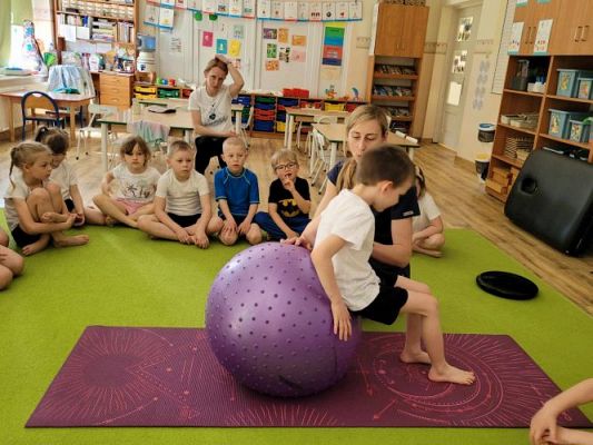 Grafika #3: 29.04.2024 Spotkanie z fizjoterapeutką Panią Aleksandrą Synowiecką